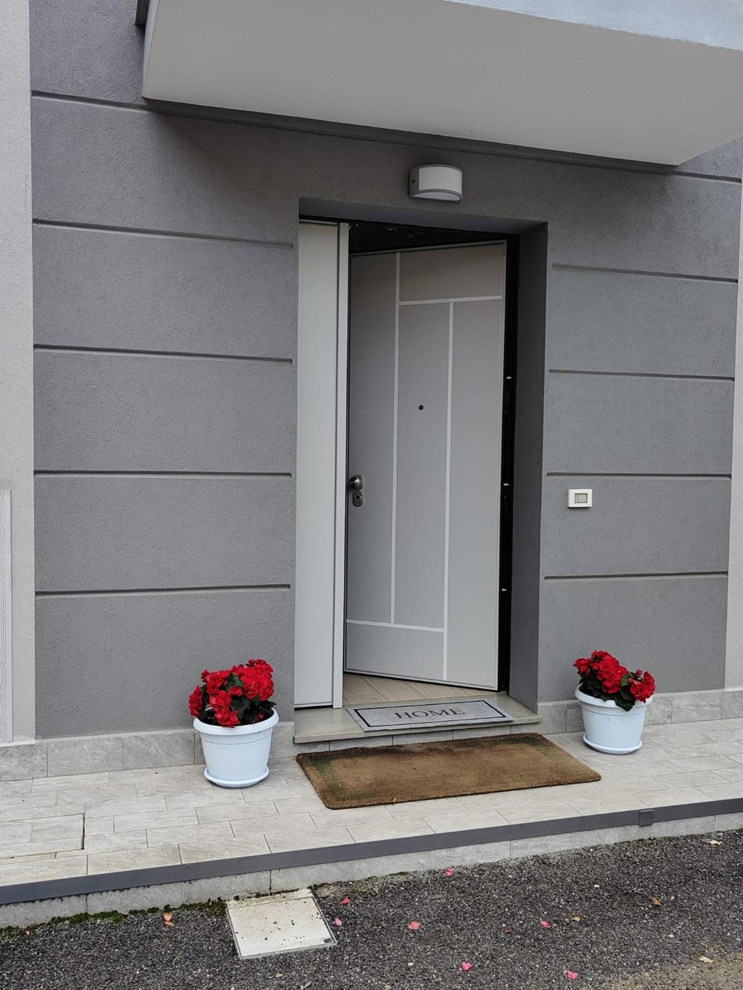 Grigio Perla Panigale, Villetta Con Giardino E Parcheggio Privato Fino A Tre Posti Auto - Un Oasi Di Tranqullita Bologna Eksteriør bilde